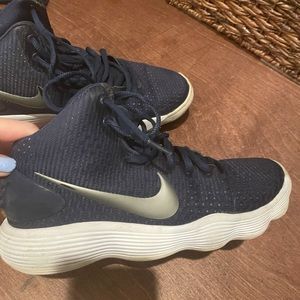Women’s hyperdunk basketball shoes in navy
